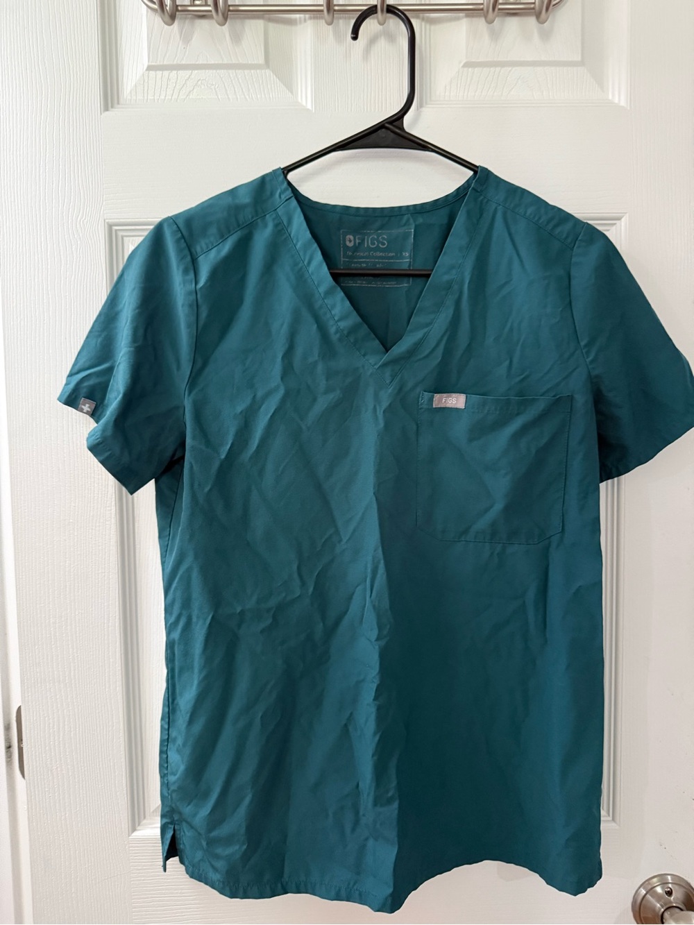 FIGS Women’s Teal Scrub Top and Pants